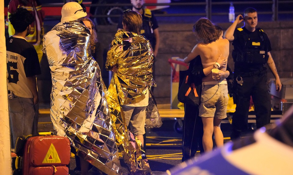 Auto v Berlíne vrazilo do davu, jeden človek zomrel. Podozrivý s väzbami na islamistov uniká