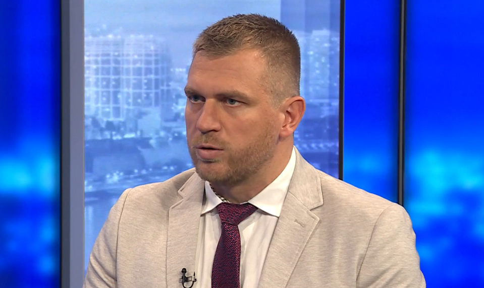 Spor o nomináciu Kuffu pokračuje: SNS na svojom kandidátovi trvá, opozícia žiada jeho odvolanie