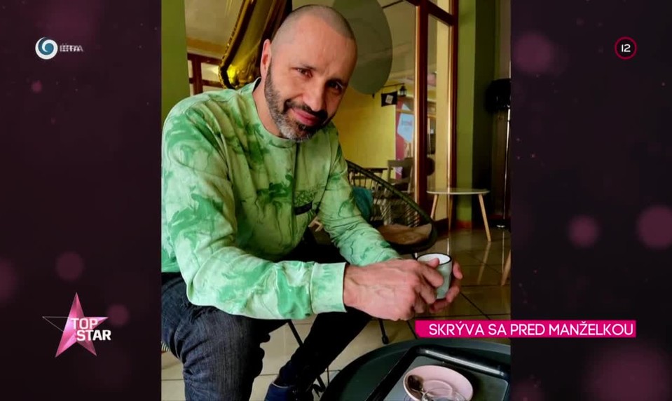 SKRÝVA SA PRED MANŽELKOU