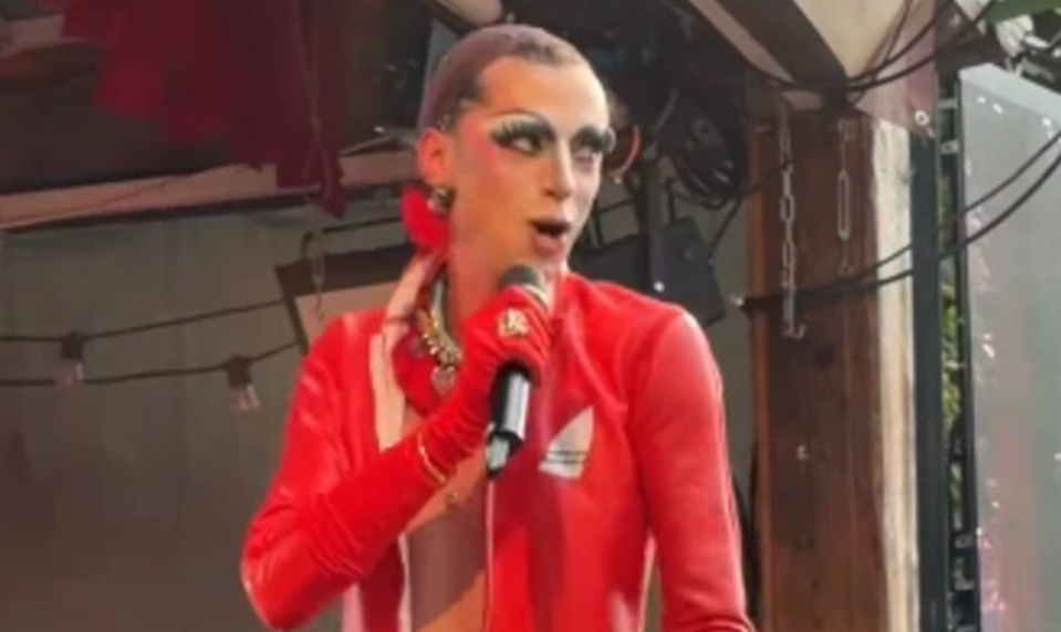 Zmenený na nepoznanie! Známy český herec sa na Pride prezliekol za ženu!