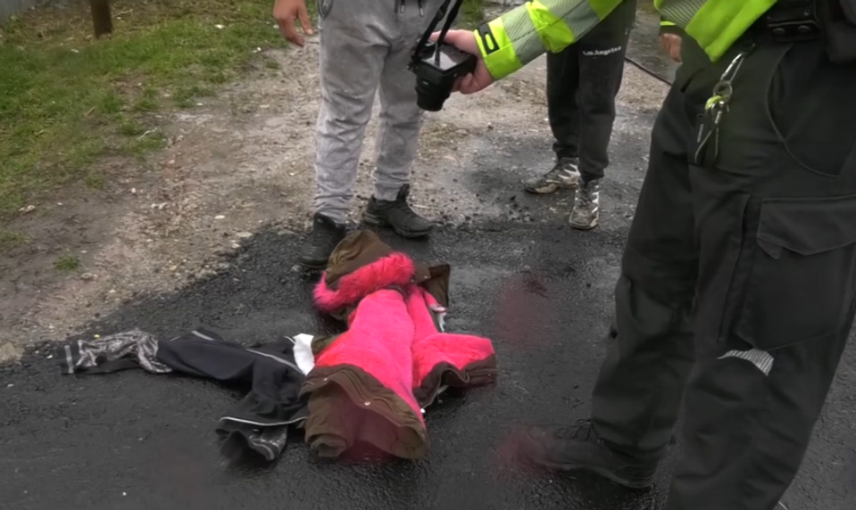 Dievča vbehlo vodičovi do cesty. Do nemocnice ju museli odviezť na umelej pľúcnej ventilácii