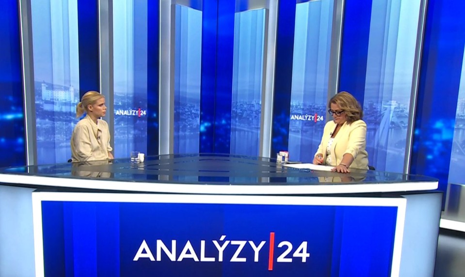 Zuzana Kovačič Hanzelová o Bombicovi v Analýzy 24: Je nástrojom politikov na ničenie ľudí