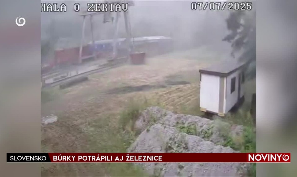 BÚRKY POTRÁPILI AJ ŽELEZNICE