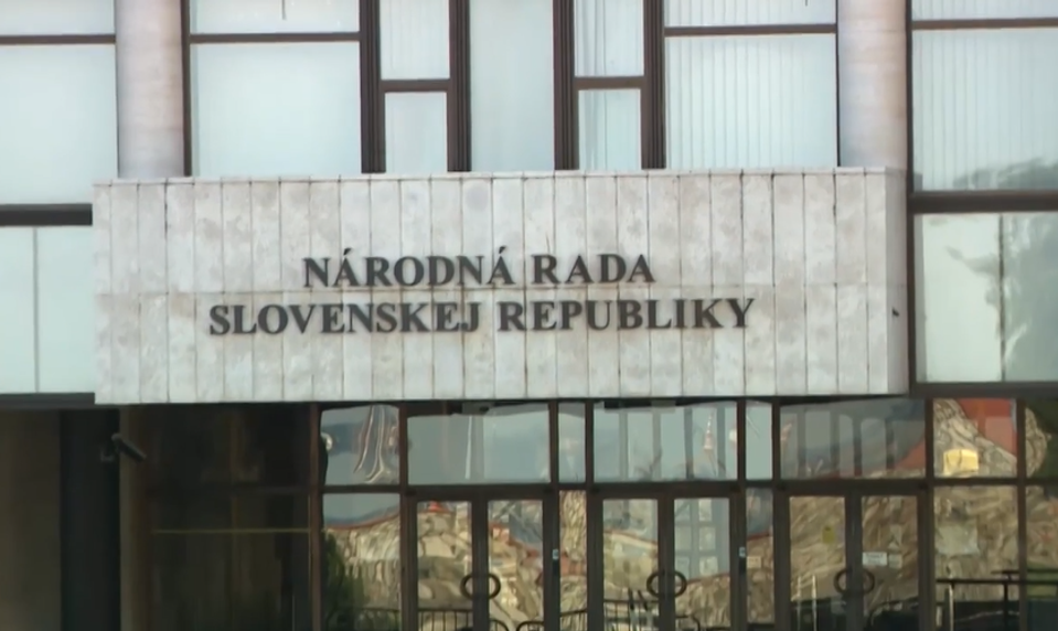 Kandidáti zo 150. miesta, menovci či strana s jedným poslancom. Kto obsadí poslanecké kreslá v novom parlamente?