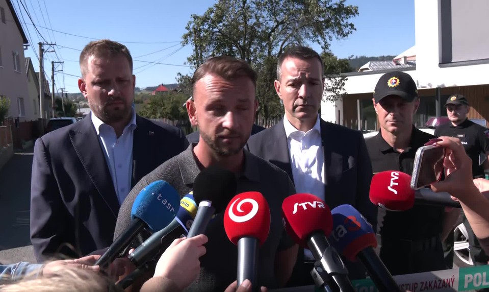 Brífing ministrov k útoku na základnej škole v Staškove