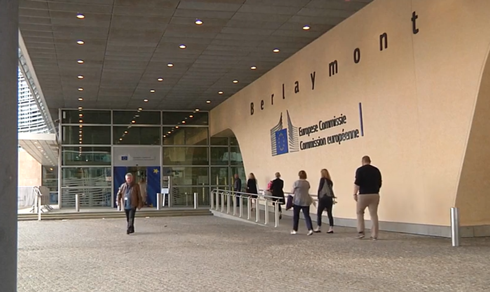 Belgická polícia prehľadala priestory Európskej komisie pre vyšetrovanie predaja budov