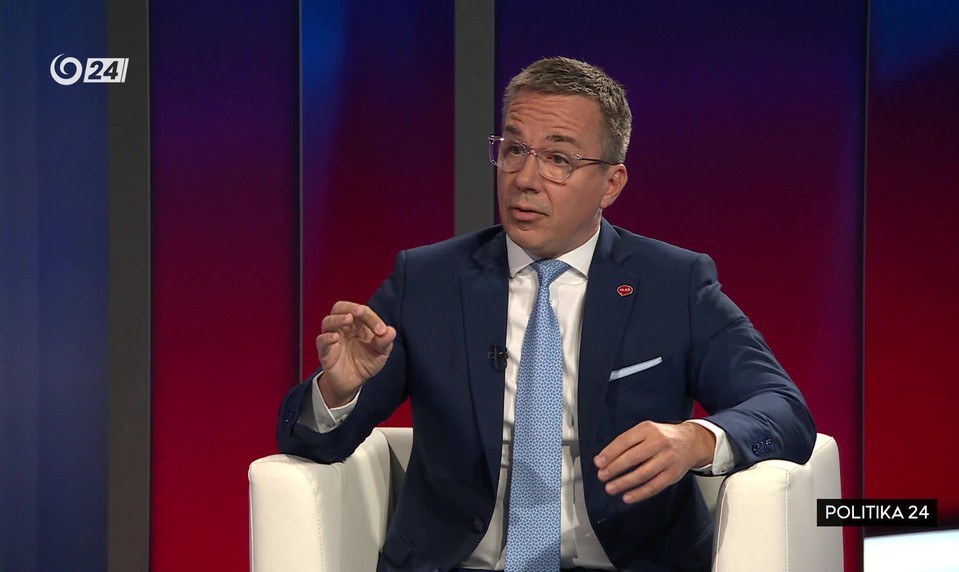 Politika 24: Časť deficitu Sociálnej poisťovne tvorí 13. dôchodok, priznal Erik Tomáš
