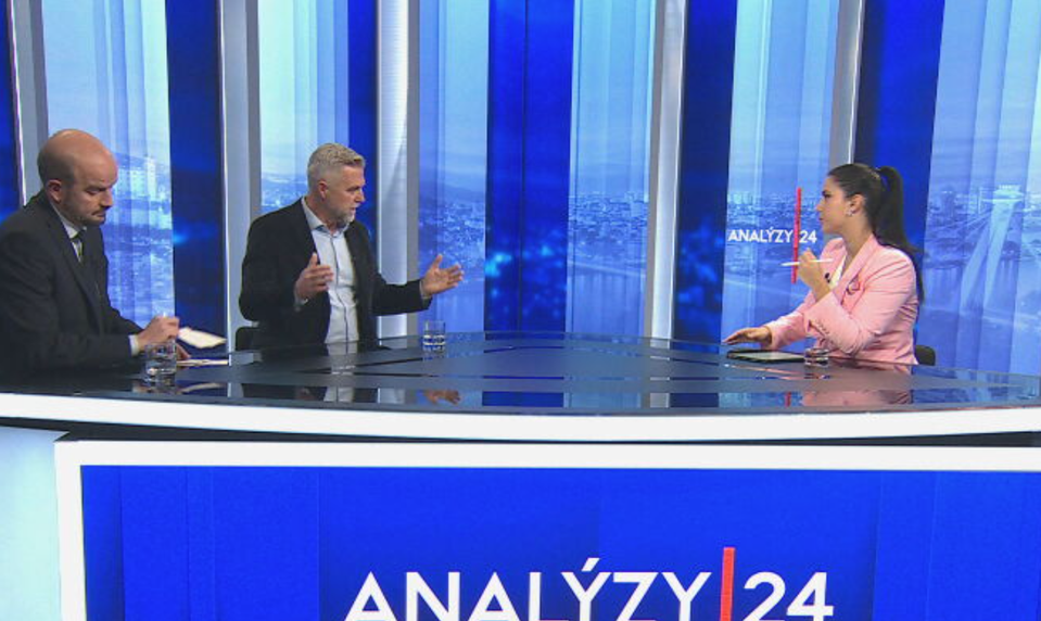 Analýzy 24: Strana SMER dokáže len očierňovať a za všetkým vidieť konšpiráciu, tvrdí Dubéci