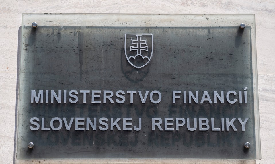 MF varuje pred podvodmi zneužívajúcimi jeho logo a falošným „štátnym programom“
