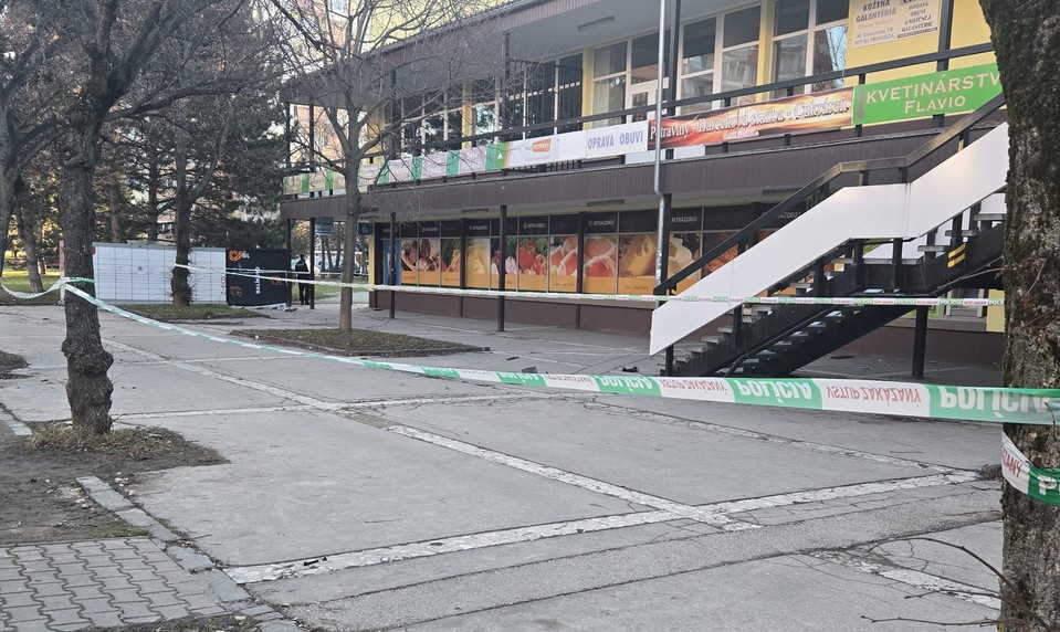 V Nitre vybuchli nadránom dva bankomaty