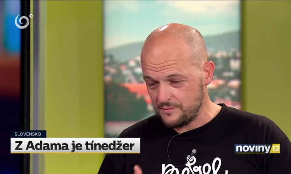 Z Adama je tínedžer