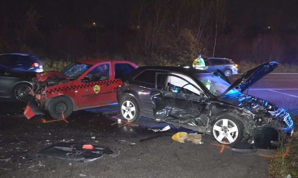 V Košiciach došlo k zrážke taxíka a dvoch áut. Traja ľudia utrpeli vážne zranenia