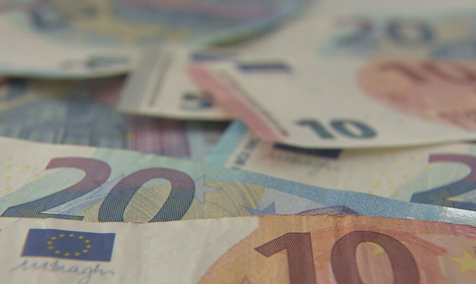 Ťažké roky pre rodiny a Slovensko: Mzdy sa nehýbu, ekonomika spomaľuje