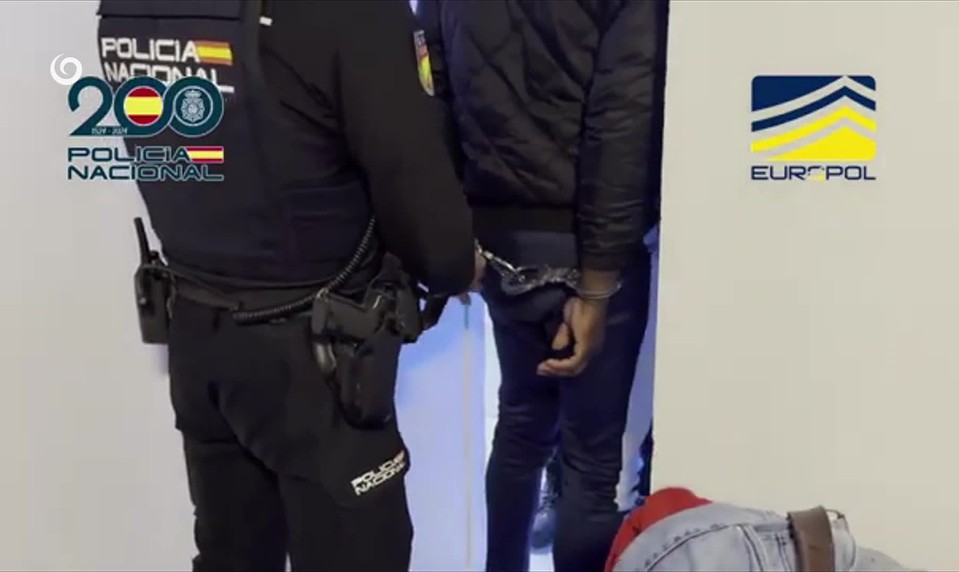 Medzinárodný gang Čierna sekera má tisíce členov. Polícia zadržala desiatky z nich