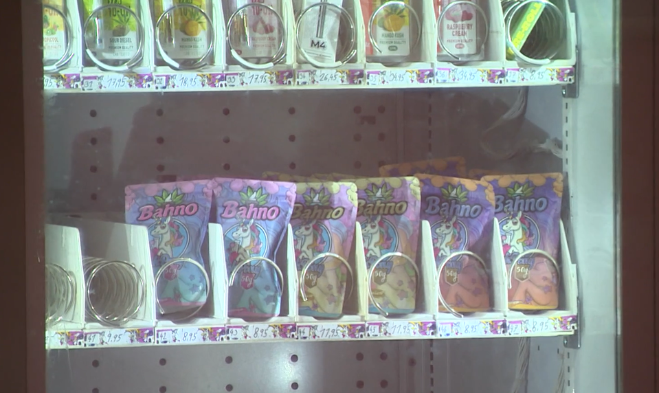 Nové návykové látky z automatov končia v rukách detí. Nemocnice a rodičia bijú na poplach