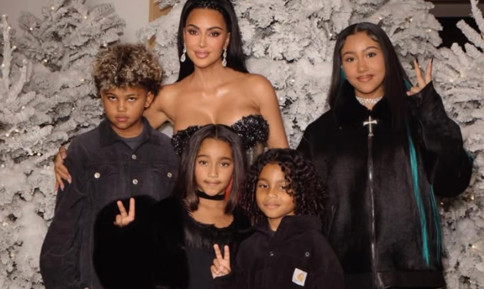 Vianočný nápad Kim Kardashian vytočil ochranárov! Fakt dala TOTO každému dieťaťu?!