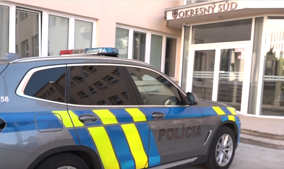 Podozriví z plánovania útoku na fabriku na drony zostávajú vo väzbe