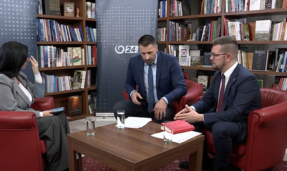 Analýzy 24: Politické žabomyšie vojny a energopomoc na stole