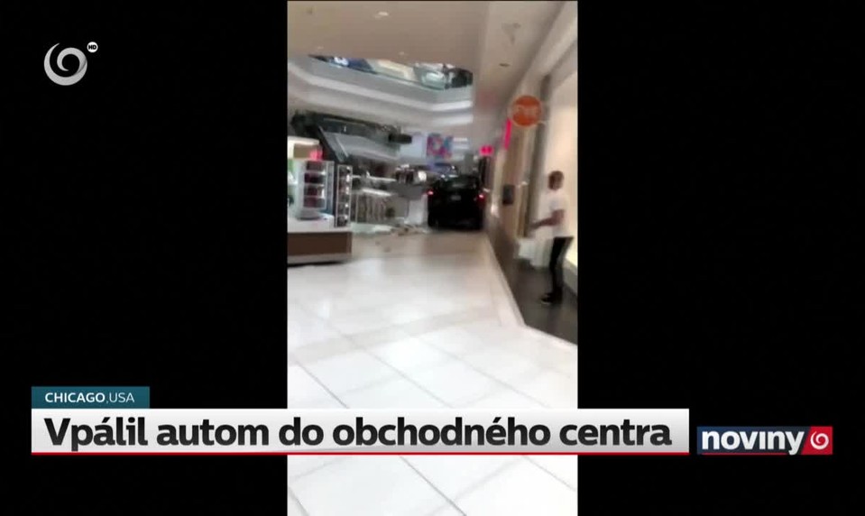 Vpálil autom do obchodného centra