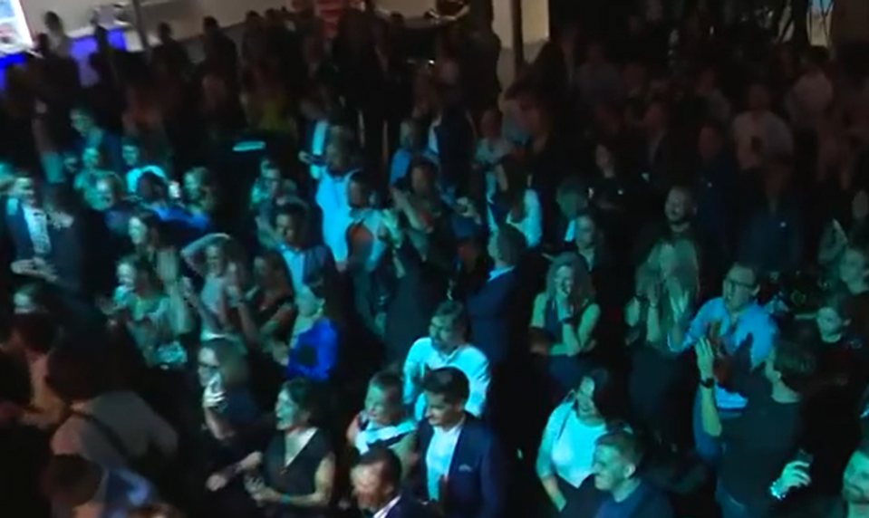 TV JOJ mapovala atmosféru vo volebných centrálach. Toto sú prvé reakcie na výsledky
