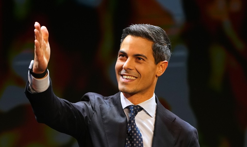 Voľby v Holandsku vyhrala strana D66. Premiérom môže byť Rob Jetten, hlásiaci sa k LGBT+ komunite