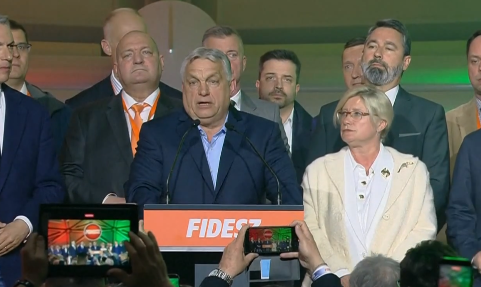 ONLINE: Viktor Orbán už gratuloval Péterovi Magyarovi k výhre. Priznal porážku