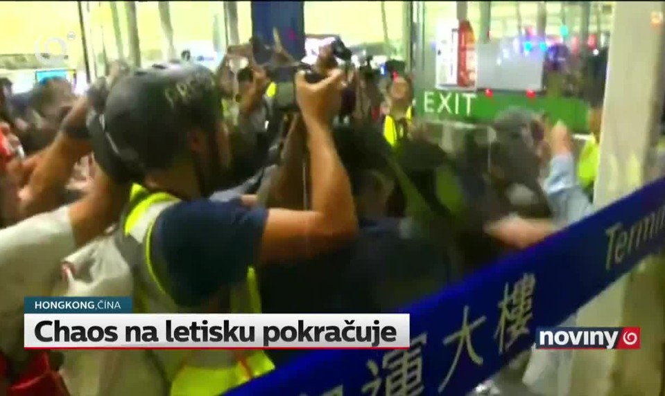 Chaos na letisku pokračuje