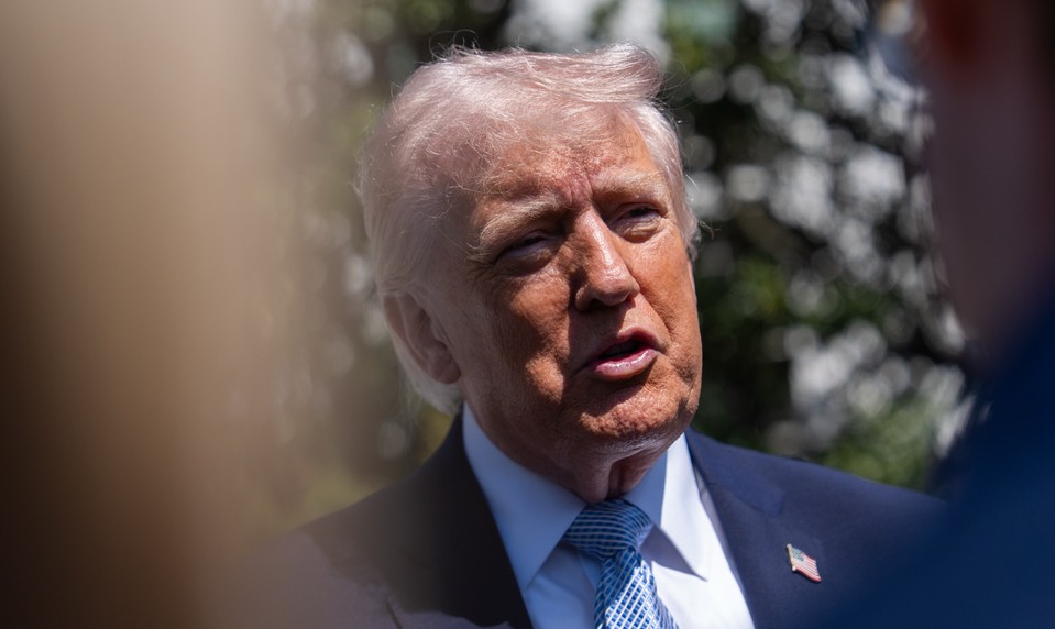 Čo sa deje s Trumpom? Lekár upozorňuje na 5 alarmujúcich signálov