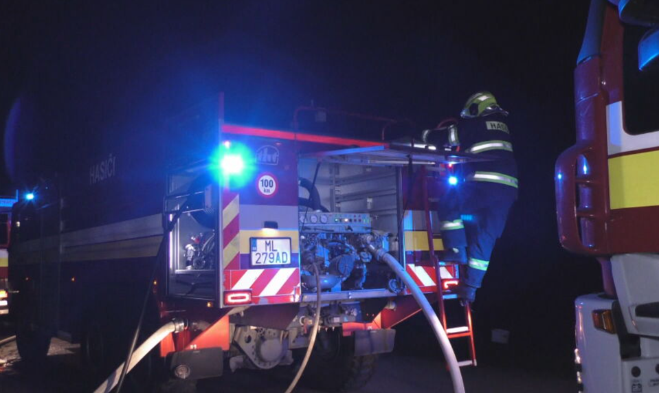 Požiar ich pripravil o všetko. Rodina vyskakovala z horiaceho domu cez okno