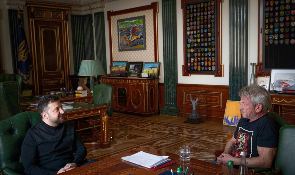 Sean Penn dostal špeciálneho Oscara. Vyrobili ho z vagóna zničeného ruskou armádou