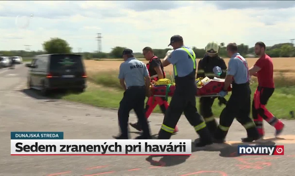 Sedem zranených pri havárii