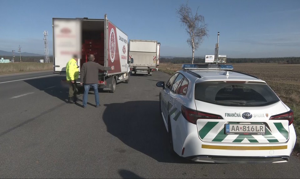 Veľká kontrola pri Trstenej: pokuty, zadržané značky aj nedovolený tovar