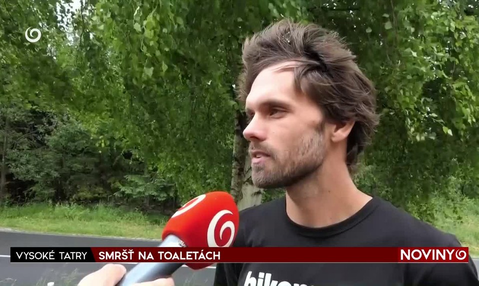 SMRŠŤ NA TOALETÁCH