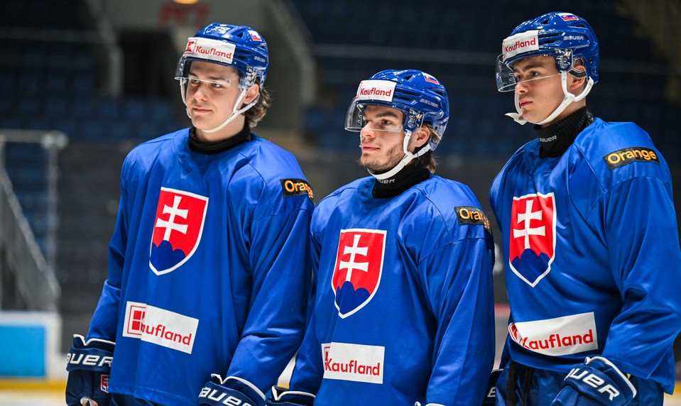 SZĽH predstavil nové olympijské dresy. Hokejisti vyrazia do Talianska s Tatrami na hrudi