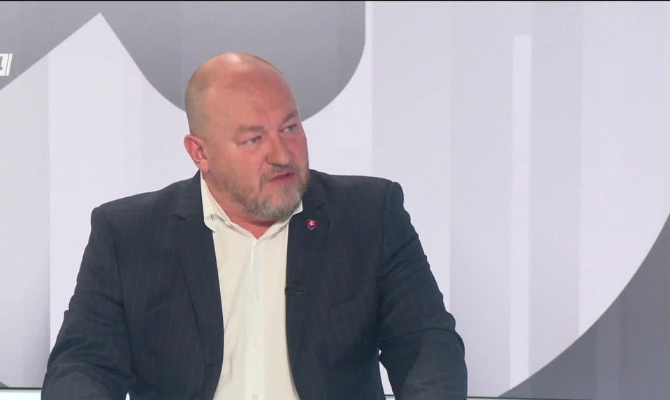 Koaličný škandál okolo kamier: Strana Vidieka žiada vyvodenie zodpovednosti za väzby na Rusko