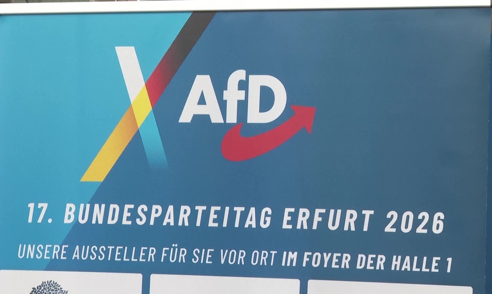 Nemecký minister obrany varuje pred väzbami strany AfD na Moskvu