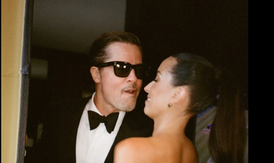 Po rokoch trápenia opäť žiari! Brad Pitt ukázal o 30 rokov mladšiu priateľku, všetci však riešia jeho vzhľad!
