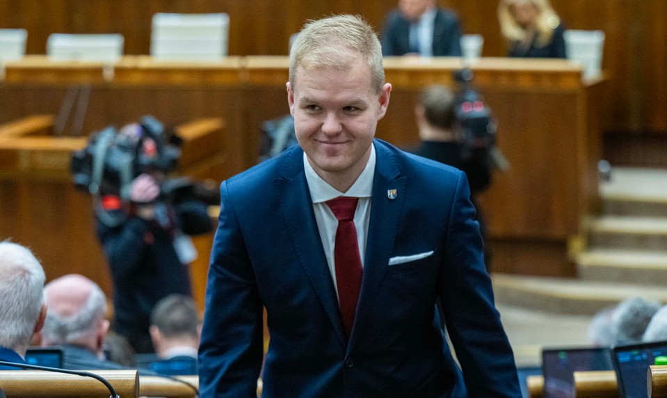 Súd vyhovel policajtom okolo Jána Čurillu: Bartek sa má ospravedlniť za svoje výroky