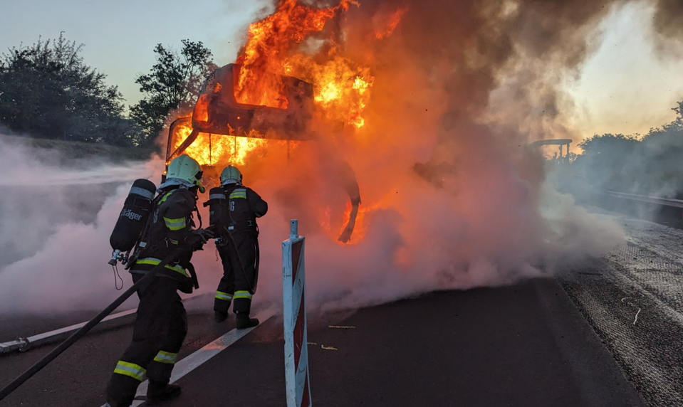 Nešťastie za hranicami Slovenska: Na jednom mieste pri dvoch nehodách zomrelo osem ľudí