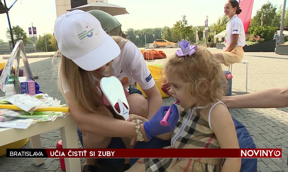 UČIA ČISTIŤ SI ZUBY