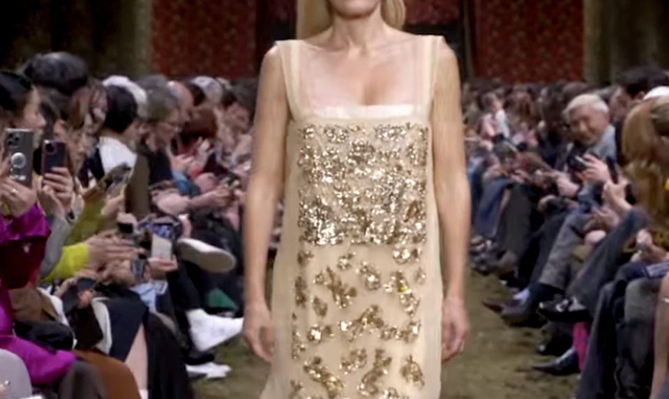 Rozbieha kariéru modelky? Hviezda herečka má 57 rokov a vyzerá lepšie ako kedykoľvek predtým!