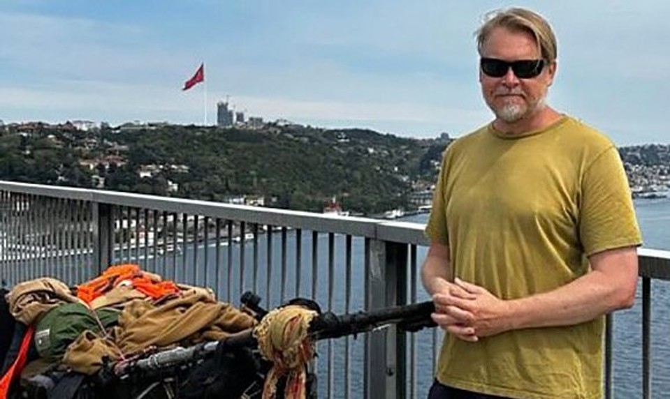 Karl Bushby kráča okolo sveta už 30 rokov. Teraz jeho cesta vedie cez Slovensko