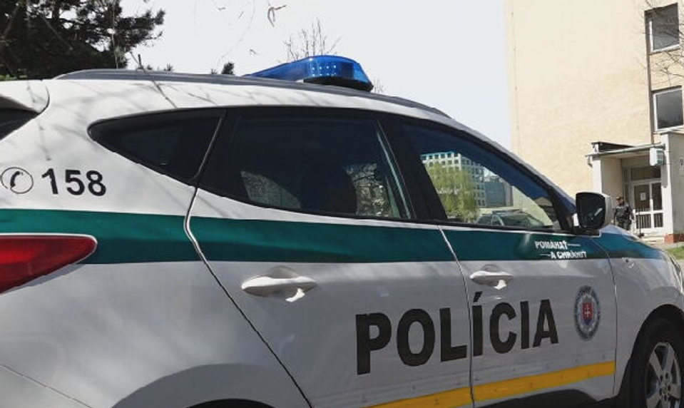 Ďalší incident na škole: V Švábovciach sa chlapec (16) vyhrážal spolužiačke (13) zabitím
