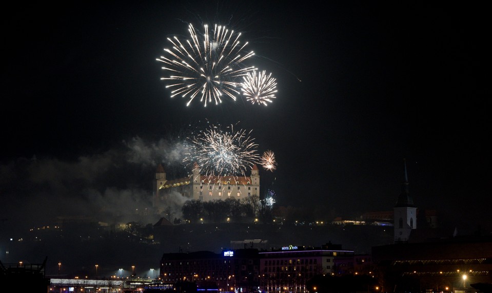 Zábavná pyrotechnika počas Silvestra vie napáchať veľa škody. Ako správne používať ohňostroj?