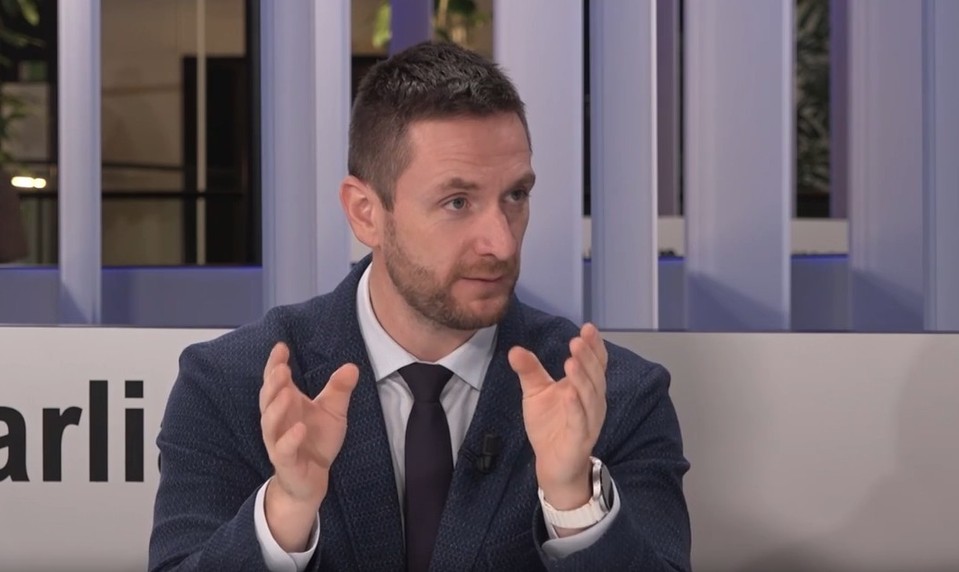 Uhrík v Európe od A po Z: Hovorili "ani náboj na Ukrajinu" a vyvážajú zbrane s povolením štátu