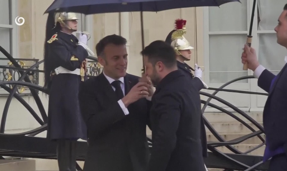 1479. deň na Ukrajine: Ukrajinský prezident Zelenský sa stretol s Macronom
