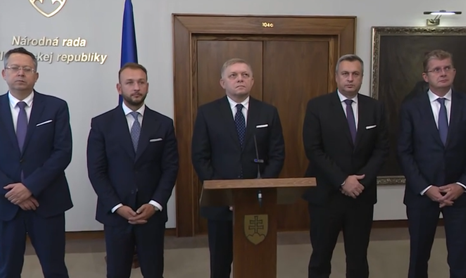 Koalícia chce trestať spochybňovanie Benešových dekrétov, tvrdí Dostál