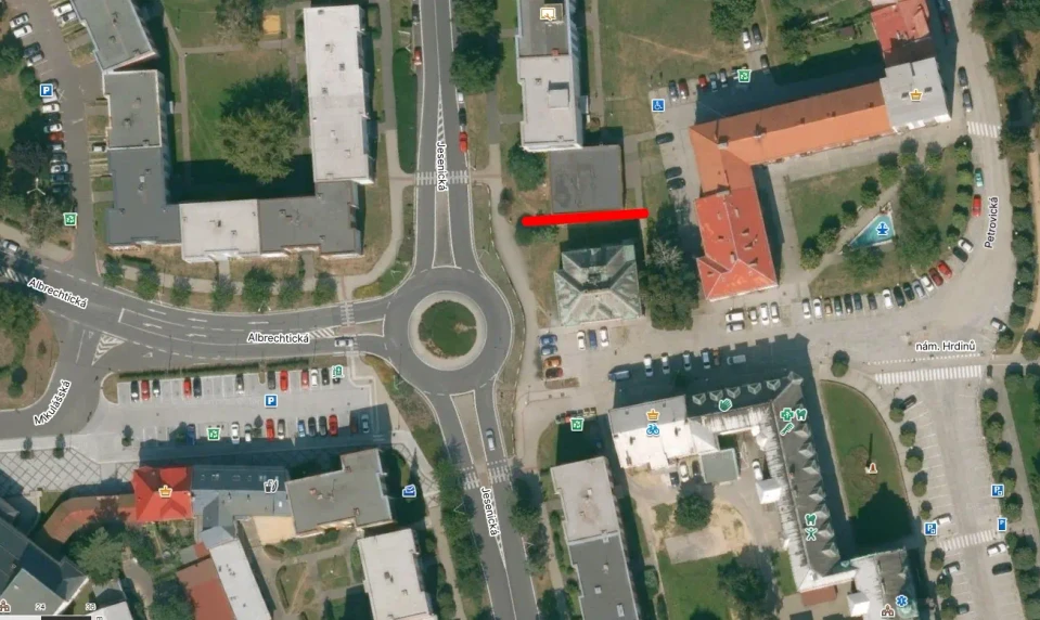 V centre Krnova napadli desaťročné dievča, polícia pátra po útočníkovi