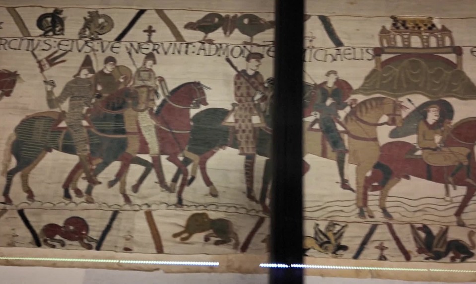 Takmer tisícročná Tapiséria z Bayeux sa vrátila do Británie. Vstupenky sa vypredali za pár hodín