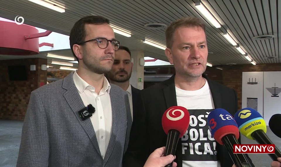 OPOZÍCIA CHCE ODVOLÁVAŤ R.KALIŇÁKA